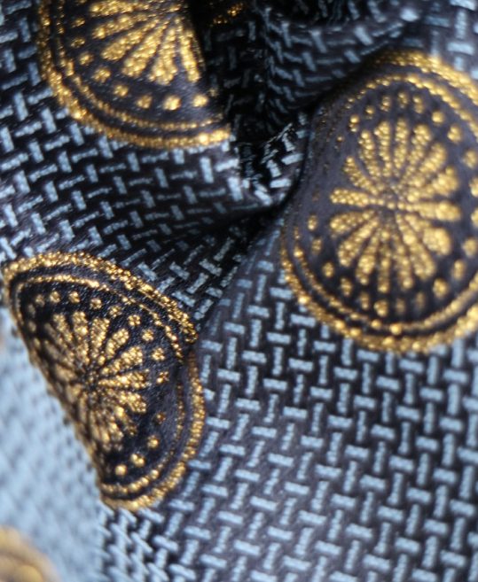 男性用袴単品レンタル(成人式・結婚式・卒業式)青黒・金の丸に菊[身長175cm対応]No.111